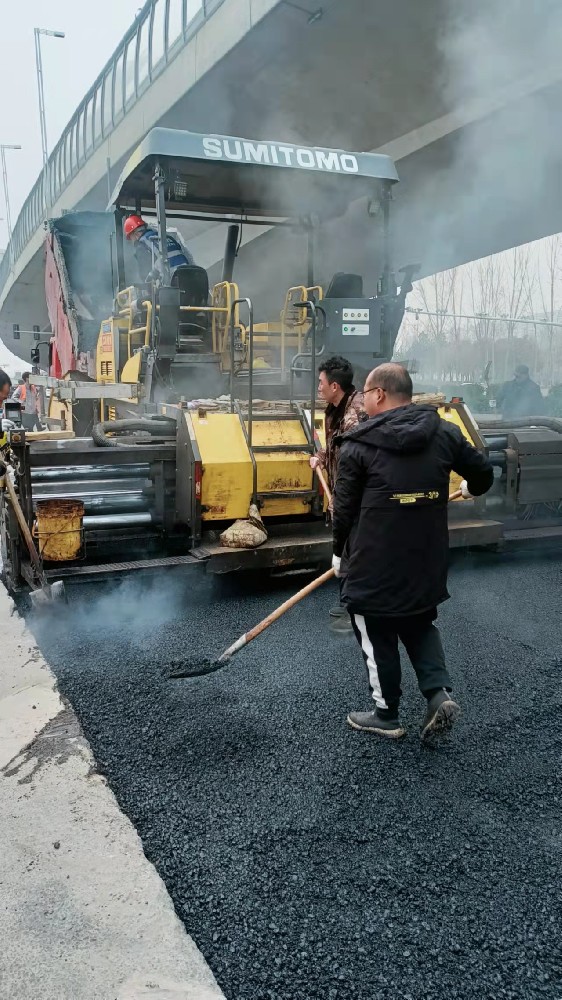 郑州中水北三环明理路沥青摊铺