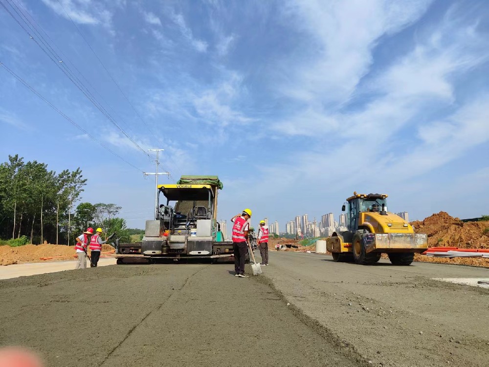 郑州沥青公路路面的摊铺技术运用